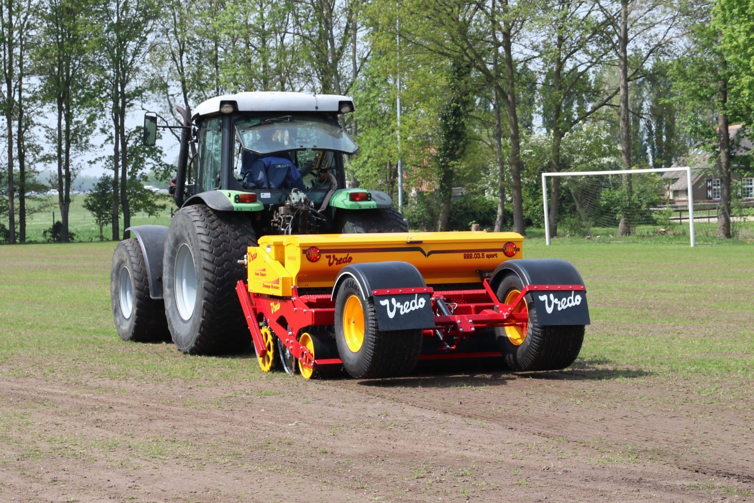 Bij DDS-zaaien breng je veldbeemd en Engels raaigras onafhankelijk van elkaar precies op de diepte die voor beide soorten optimaal is.
